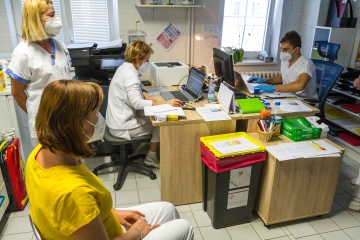 V Olomouckém kraji dnes začalo očkování klientů a pracovníků domovů pro seniory.
