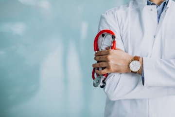 Pracovní povinnost uložená lékařům a zdravotnickým pracovníkům