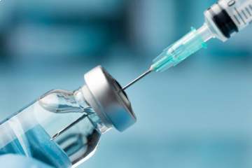 Od pondělí začíná očkování čtvrtou dávkou. Pro zájemce od 18 let